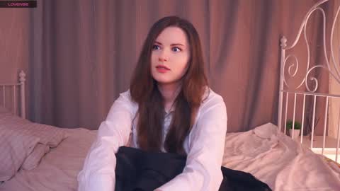 Snapshot of maudhaskell chatting on 02/02/25, 04:00 Lily online show from 02/02/25, 04:00