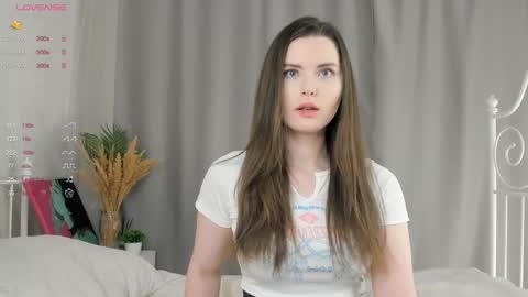 Snapshot of maudhaskell chatting on 02/26/25, 07:16 Lily online show from 02/26/25, 07:16