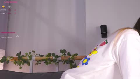 Snapshot of maudhaskell chatting on 09/14/25, 03:44 Lily online show from 09/14/25, 03:44