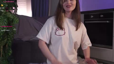 Snapshot of maudhaskell chatting on 09/27/25, 06:24 Lily online show from 09/27/25, 06:24