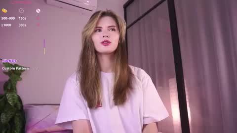 Snapshot of maudhaskell chatting on 10/29/25, 05:25 Lily online show from 10/29/25, 05:25