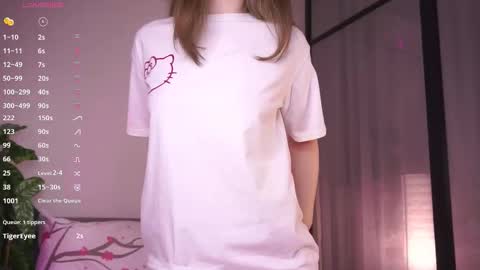 Snapshot of maudhaskell chatting on 11/03/25, 04:08 Lily online show from 11/03/25, 04:08