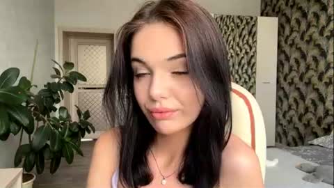 Snapshot of maudieyuan chatting on 06/18/26, 04:13 Lina online show from 06/18/26, 04:13