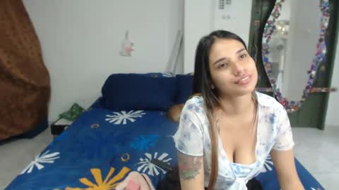 Snapshot of mauhype chatting on 09/20/25, 04:52 Mau and Lauren online show from 09/20/25, 04:52