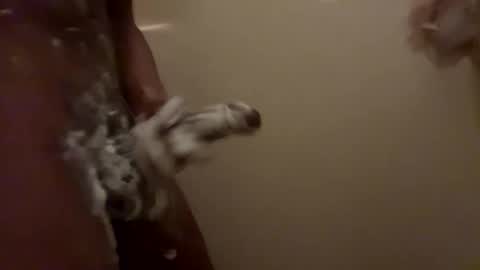 Snapshot of mauricethehm chatting on 12/05/25, 04:47 Big gunshots hopefully online show from 12/05/25, 04:47