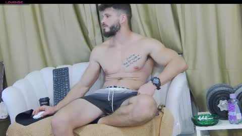 Snapshot of mauro_real_man chatting on 10/24/25, 06:26 mauro_real_man online show from 10/24/25, 06:26