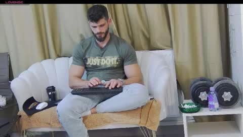 Snapshot of mauro_real_man chatting on 10/25/25, 05:08 mauro_real_man online show from 10/25/25, 05:08