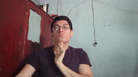 Snapshot of maurodirty chatting on 12/03/24, 06:49 Mauro online show from 12/03/24, 06:49