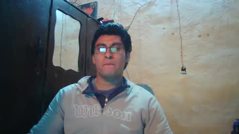 Snapshot of maurodirty chatting on 01/12/25, 08:46 Mauro online show from 01/12/25, 08:46