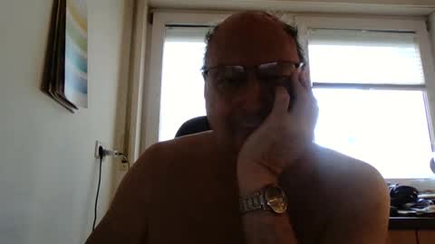 Snapshot of maw2001 chatting on 11/03/25, 06:58 maw2001 online show from 11/03/25, 06:58