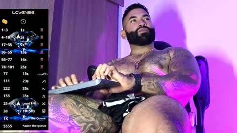 max__prada online show from 10/31/25, 02:34