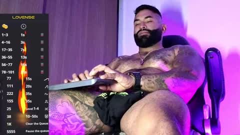 max__prada online show from 11/12/25, 02:01