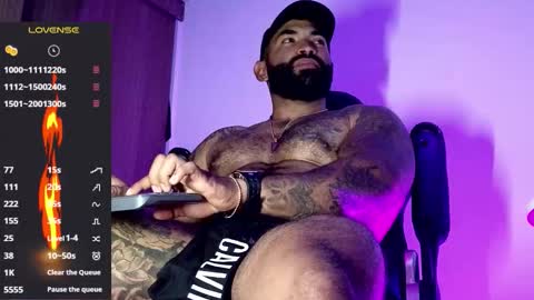 max__prada online show from 12/19/25, 02:40