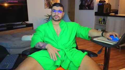 Max online show from 11/11/25, 02:55