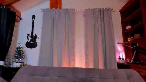 Snapshot of max_dic1 chatting on 12/09/24, 01:40 max D. online show from 12/09/24, 01:40