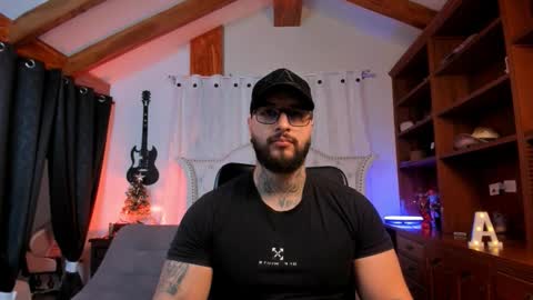 max D. online show from 12/04/25, 11:19