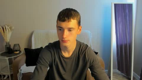 Snapshot of max_foks chatting on 09/18/25, 05:53 Max online show from 09/18/25, 05:53