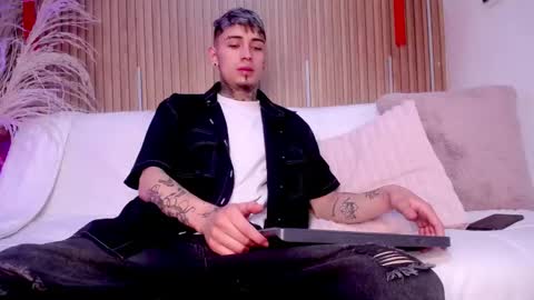 Snapshot of max_hader chatting on 02/28/26, 01:01 Max online show from 02/28/26, 01:01