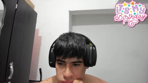 Max online show from 09/19/25, 12:17