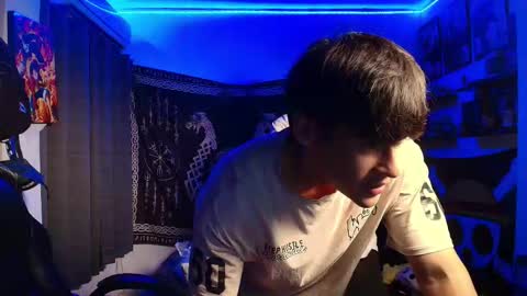 Max online show from 11/30/25, 02:04