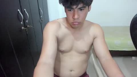 Snapshot of max_miller66 chatting on 04/08/26, 01:22 Max online show from 04/08/26, 01:22