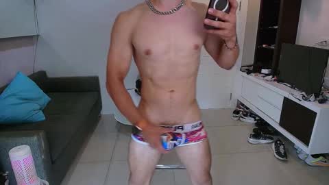 Snapshot of max_russell chatting on 03/08/25, 12:09 Former Porn Star online show from 03/08/25, 12:09
