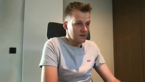 Max take off clothes online show from 12/28/24, 12:56