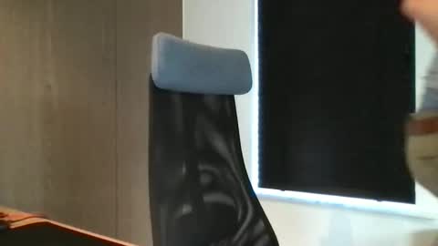 Max take off clothes online show from 01/31/25, 10:20