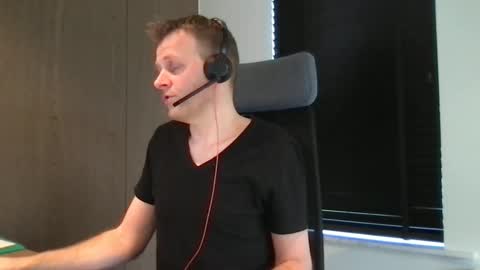 Max take off clothes online show from 02/04/25, 01:27