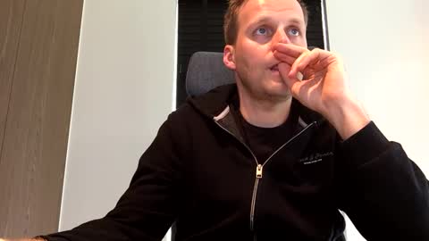 Max take off clothes online show from 02/20/25, 10:37