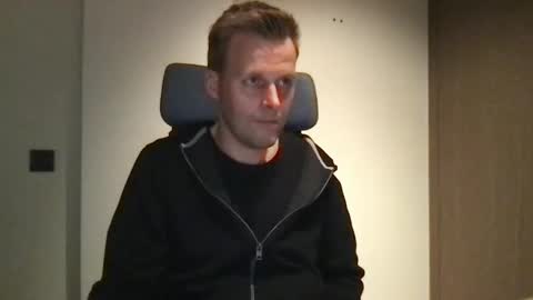 Max take off clothes online show from 02/20/25, 06:35