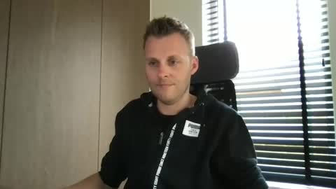 Max take off clothes online show from 03/11/25, 12:17