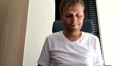 Max take off clothes online show from 10/09/25, 10:57