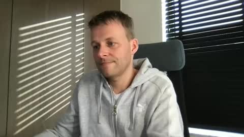 Snapshot of max_straight_1 chatting on 03/06/26, 08:44 Max take off clothes online show from 03/06/26, 08:44