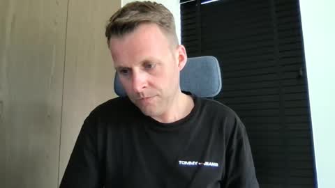 Snapshot of max_straight_1 chatting on 05/07/26, 11:48 Max take off clothes online show from 05/07/26, 11:48