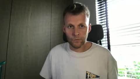 Snapshot of max_straight_1 chatting on 05/29/26, 01:42 Max take off clothes online show from 05/29/26, 01:42