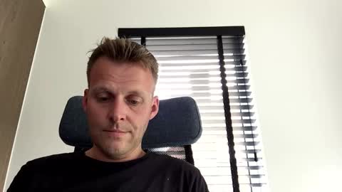 Snapshot of max_straight_1 chatting on 06/05/26, 11:38 Max take off clothes online show from 06/05/26, 11:38