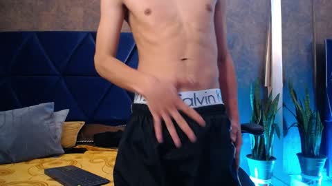 Snapshot of max_valentino chatting on 04/01/26, 05:52 MAX--- online show from 04/01/26, 05:52