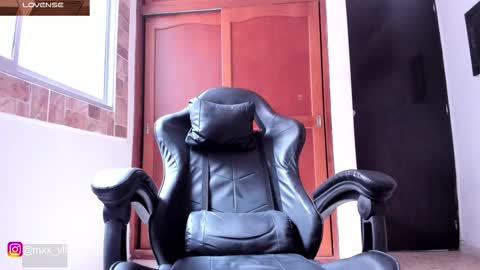 max_valiant1 online show from 11/29/25, 08:23