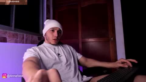 max_valiant1 online show from 01/13/26, 04:40