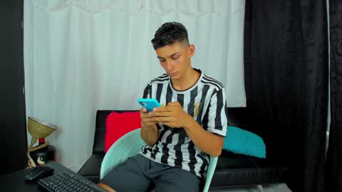 MAX     online show from 01/21/25, 03:43