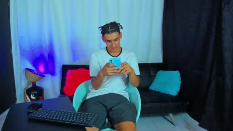 MAX     online show from 03/12/25, 06:33