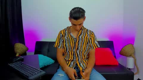 MAX     online show from 09/25/25, 06:11