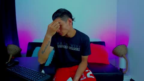 MAX     online show from 09/30/25, 02:00