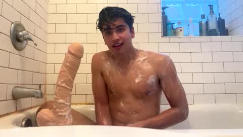 Snapshot of maxantax chatting on 11/07/25, 09:15 maxantax online show from 11/07/25, 09:15