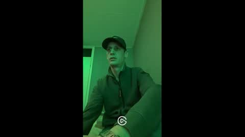 Snapshot of maxbose666 chatting on 01/26/25, 01:52 Max online show from 01/26/25, 01:52