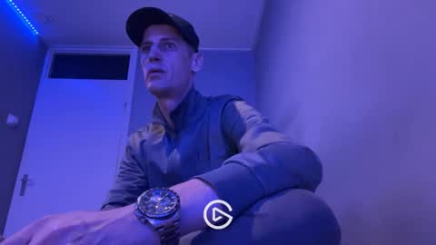 Snapshot of maxbose666 chatting on 02/17/25, 06:48 Max online show from 02/17/25, 06:48