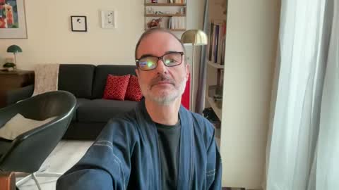 Snapshot of maxbow chatting on 01/28/25, 01:49 Max Mikado online show from 01/28/25, 01:49