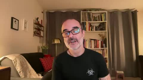 Snapshot of maxbow chatting on 01/28/25, 09:50 Max Mikado online show from 01/28/25, 09:50