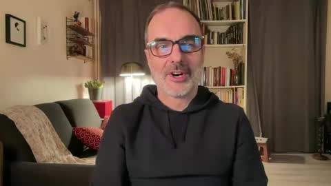 Snapshot of maxbow chatting on 02/06/25, 10:00 Max Mikado online show from 02/06/25, 10:00